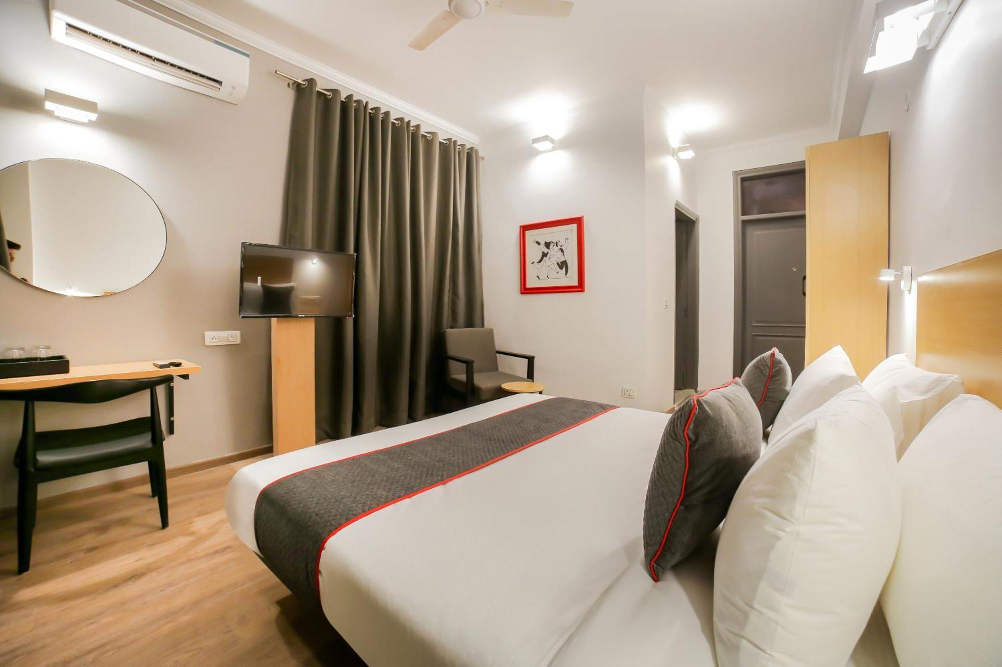 King Delhi Airport Hotel New Delhi Exterior photo