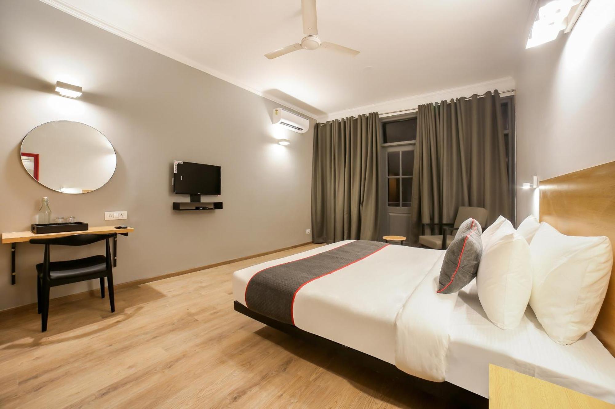 King Delhi Airport Hotel New Delhi Exterior photo