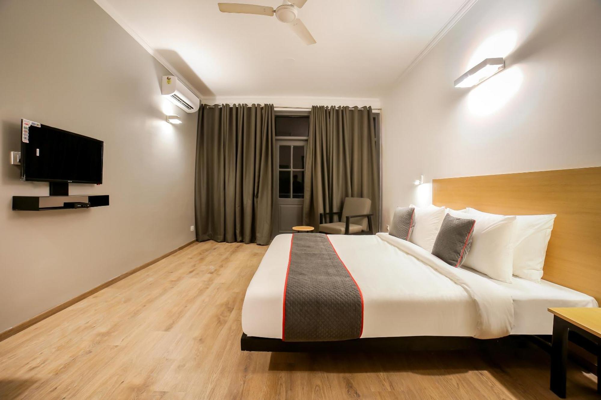 King Delhi Airport Hotel New Delhi Exterior photo